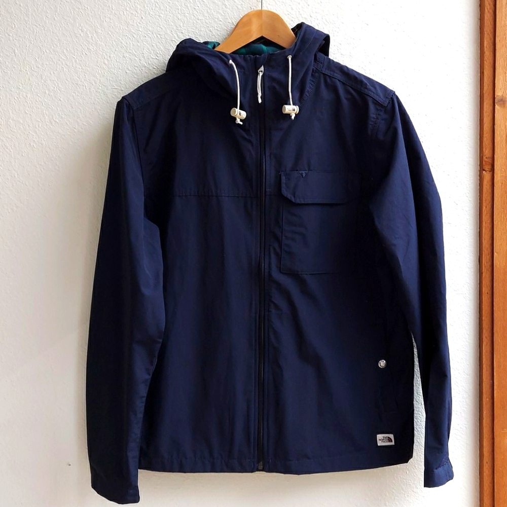 NWT The North Face wind / rain jacket navy